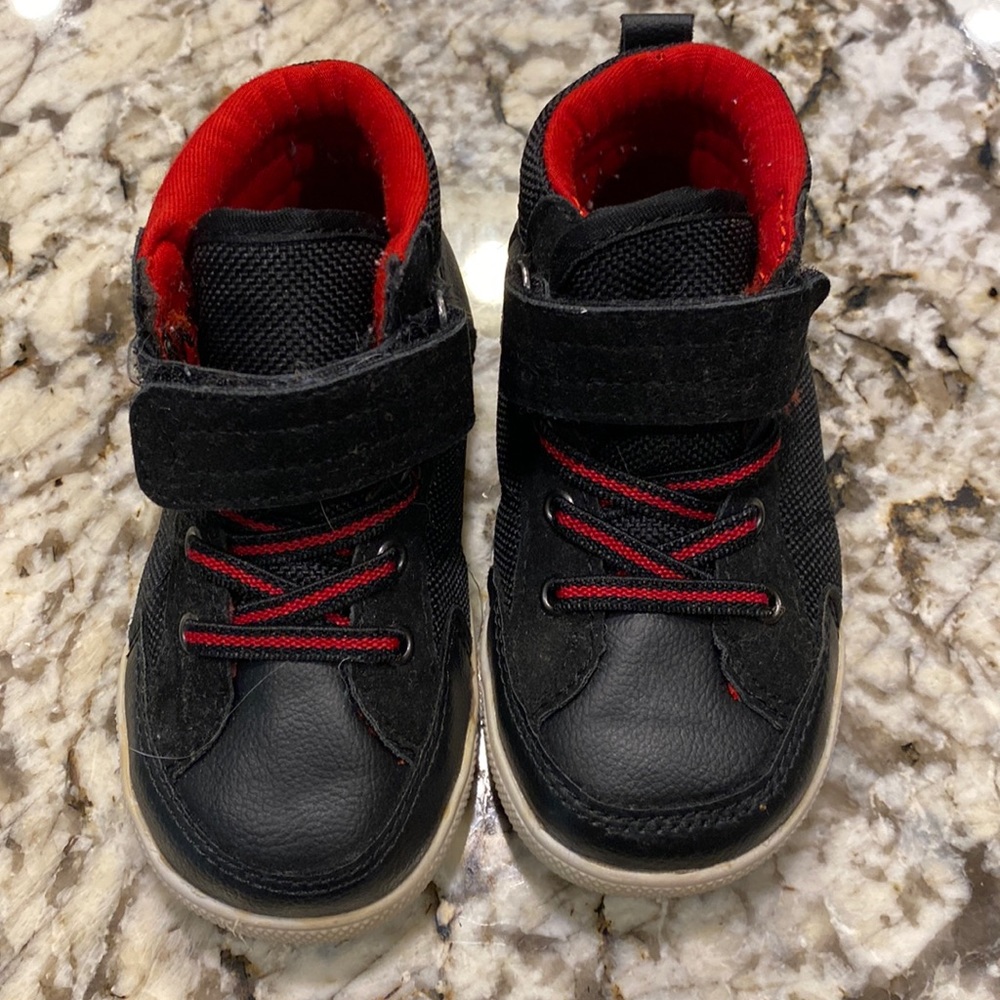 Boys Circo Black tennis shoe boots size 6c